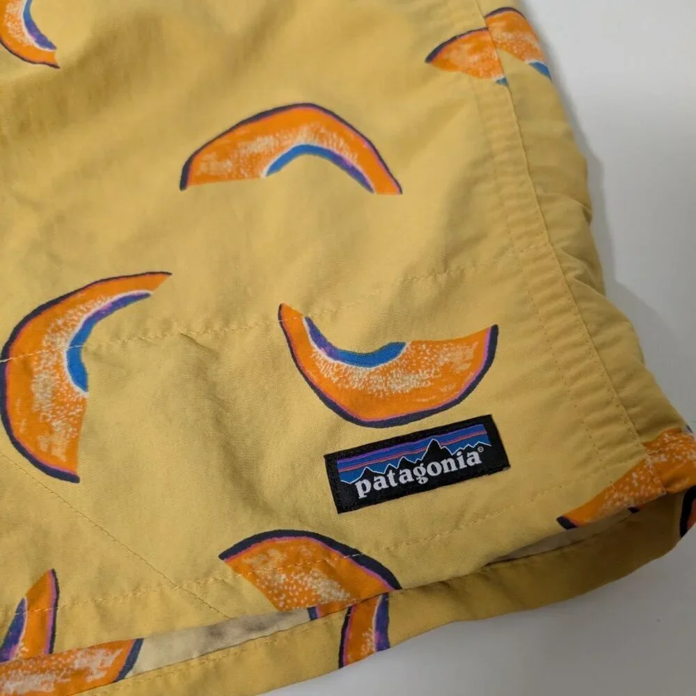 Patagonia Melon Printed 6” Baggies Mens Size XS Yellow Mesh Lined Swim Trunks